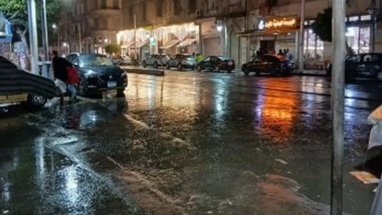 تقلبات جوية مفاجئة وأمطار تضرب الإسكندرية وسط انخفاض ملحوظ في درجات الحرارة ليلًا